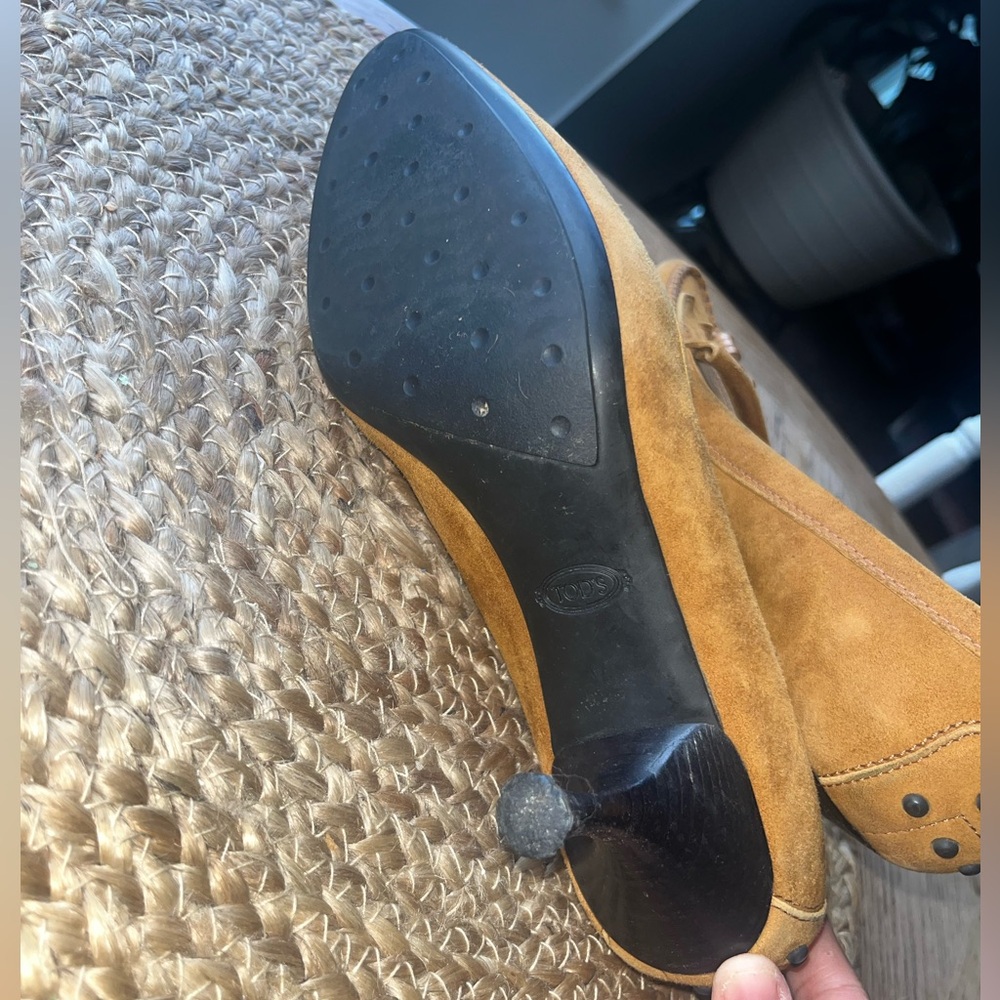 Tod's Italy: Tan Suede Loafer Style Kitten Heel Court Shoes size 9 - Picture 5 of 5